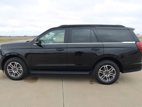 Used 2025 Ford Expedition Active image 18