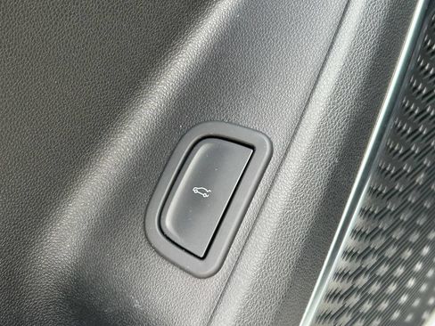 Used 2025 Buick Enclave Preferred FWD image 25