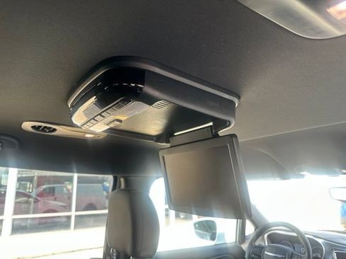 Used 2018 Chrysler Pacifica Touring-L w/ Advanced Safetytec Group FWD image 15