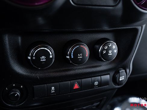 Used 2016 Jeep Wrangler Unlimited Sahara image 11