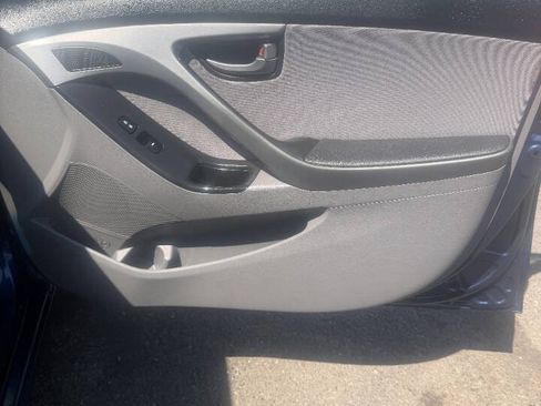 Used 2016 Hyundai Elantra SE w/ Option Group 02 FWD image 4