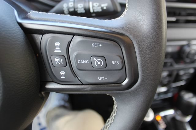 Used 2025 Jeep Wrangler Unlimited Rubicon w/ Convenience Group AWD/4WD image 13