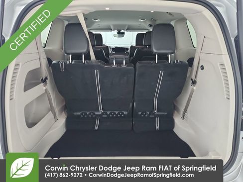 Used 2024 Chrysler Pacifica Touring-L image 32