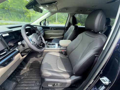 New 2026 Kia Carnival FWD image 25