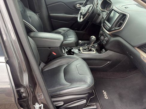Used 2016 Jeep Cherokee Limited AWD/4WD image 16