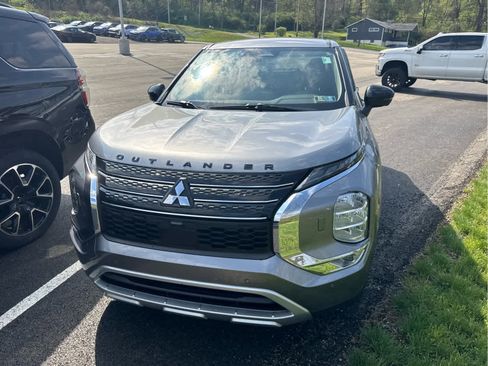 Used 2022 Mitsubishi Outlander SE AWD/4WD image 2