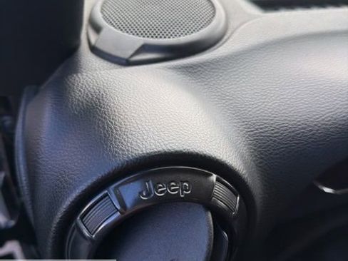 Used 2018 Jeep Wrangler Unlimited Rubicon image 41