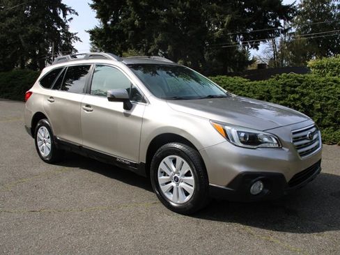 Used 2015 Subaru Outback 2.5i Premium image 2