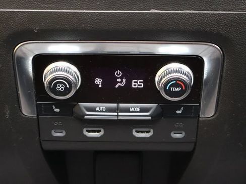 Used 2023 GMC Yukon Denali Ultimate AWD/4WD image 24
