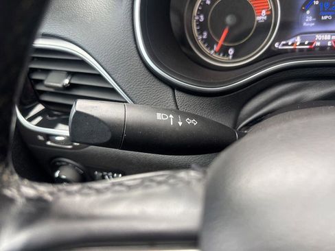Used 2019 Jeep Cherokee Limited AWD/4WD image 40