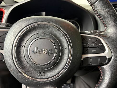 Used 2018 Jeep Renegade Trailhawk AWD/4WD image 23