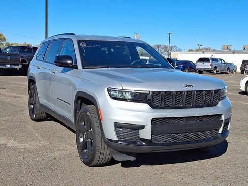 Used 2023 Jeep Grand Cherokee L Laredo AWD/4WD image 2