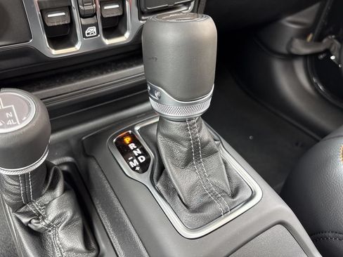 Used 2026 Jeep Gladiator Sport AWD/4WD image 31