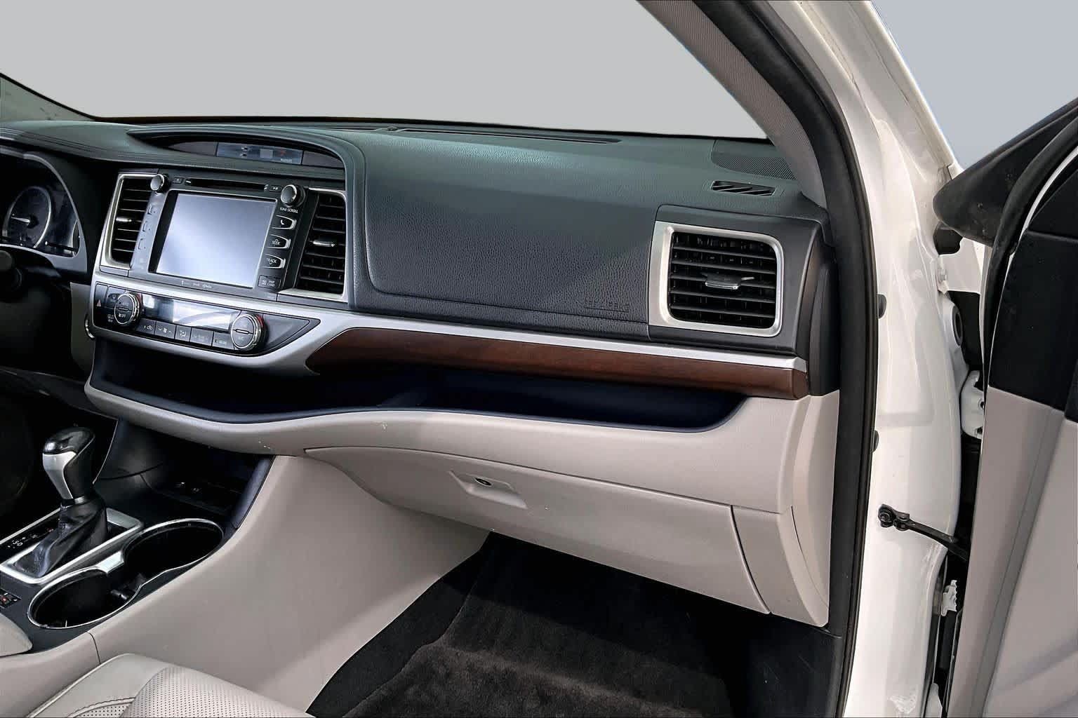 Used 2016 Toyota Highlander Limited FWD image 18