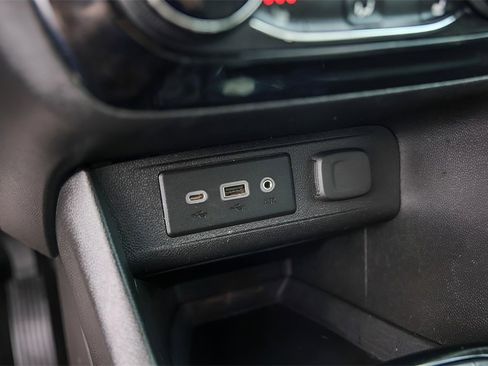 Used 2021 Buick Encore GX Preferred w/ Cold Weather Comfort Package image 23