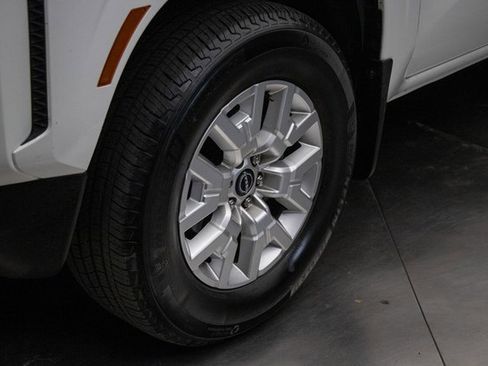 Used 2023 Nissan Frontier SV w/ SV Premium Package image 7