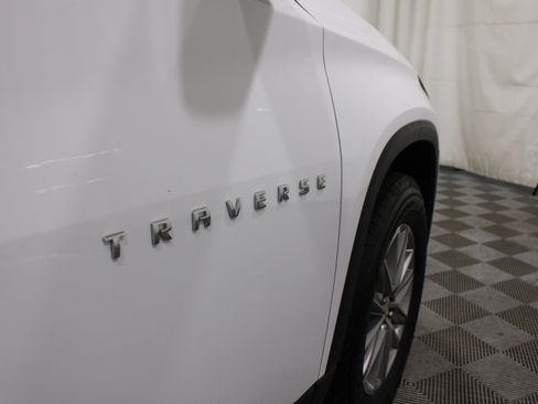 Used 2022 Chevrolet Traverse LT FWD image 29