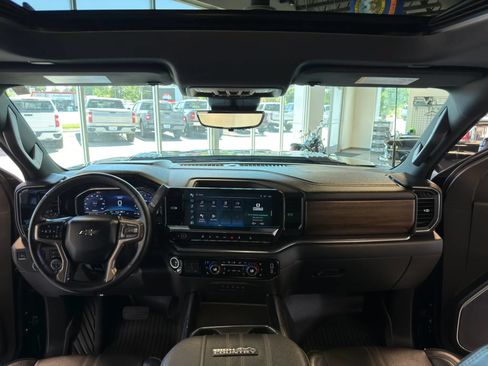 Used 2024 Chevrolet Silverado 3500 High Country w/ Technology Package AWD/4WD image 9