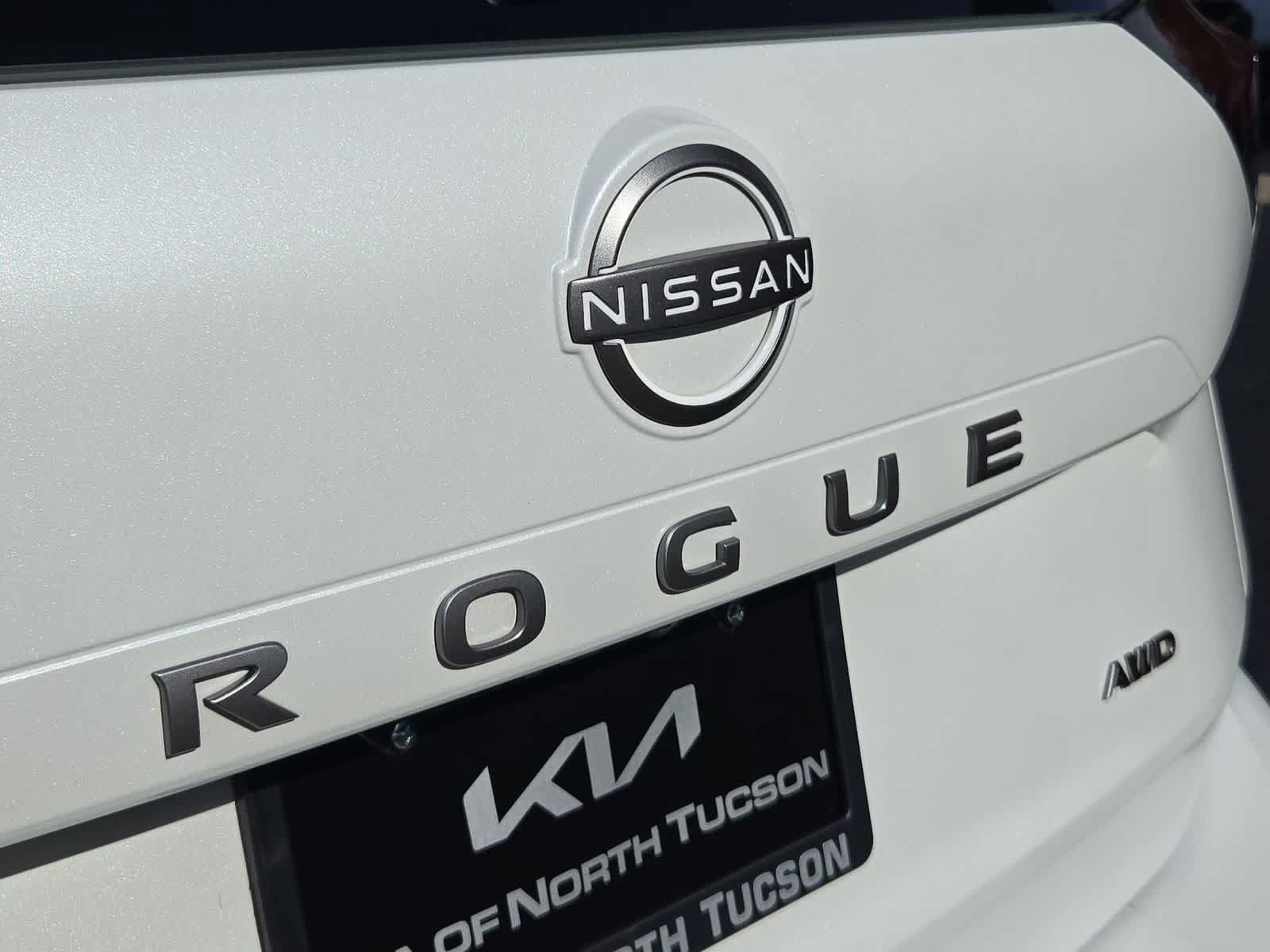 Used 2025 Nissan Rogue SV AWD/4WD image 13