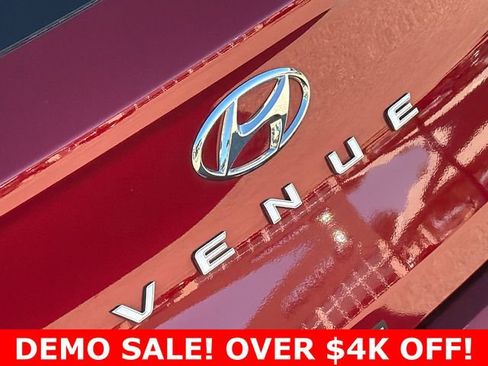 Certified 2025 Hyundai Venue Limited image 8