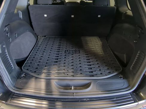 Used 2016 Jeep Grand Cherokee Laredo 75th Anniversary image 40