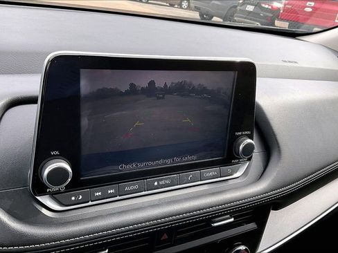 Used 2025 Nissan Rogue SV image 15