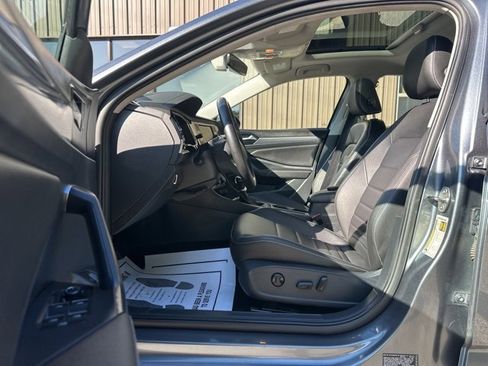 Used 2024 Volkswagen Jetta SE image 11