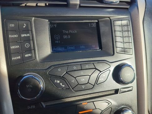 Used 2017 Ford Fusion SE image 22