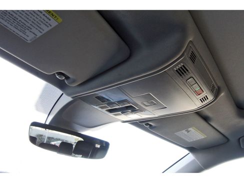 Used 2022 Volkswagen Tiguan SE image 23