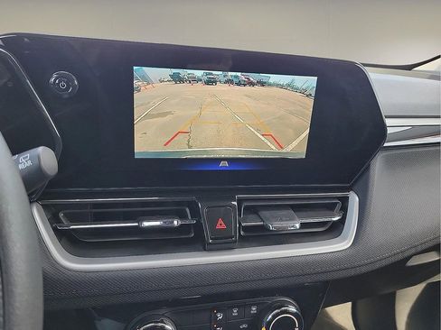 Used 2025 Chevrolet TrailBlazer LT FWD image 16