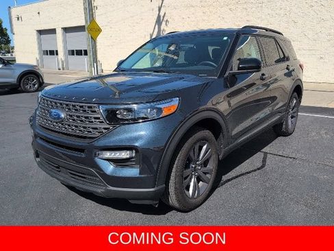 Used 2024 Ford Explorer XLT w/ Equipment Group 202A AWD/4WD image 3