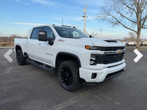 Used 2024 Chevrolet Silverado 2500 LT w/ Convenience Package image 4