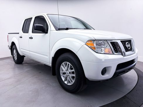 Used 2019 Nissan Frontier SV image 1