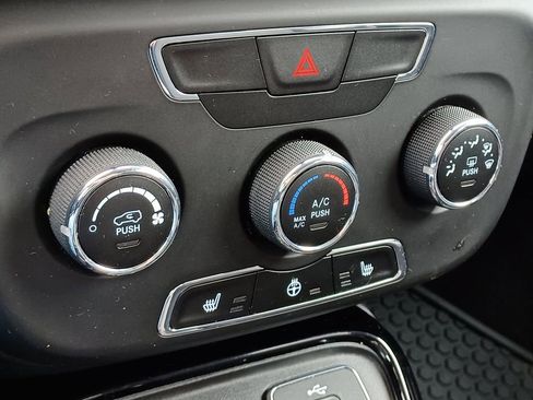 Used 2018 Jeep Compass Latitude AWD/4WD image 21