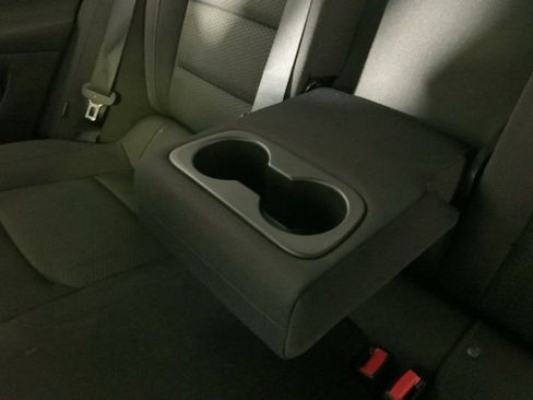 Used 2017 Chevrolet Malibu LT image 31