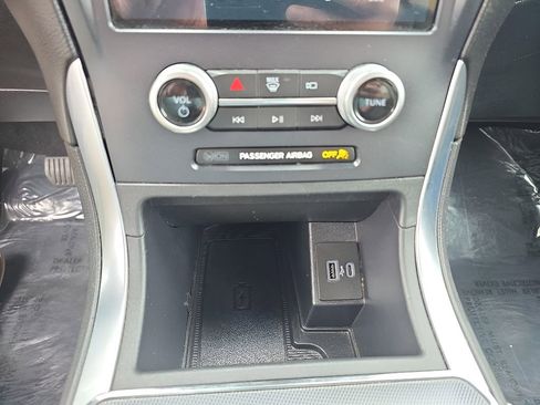 Used 2022 Ford Edge Titanium image 18