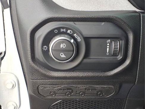 Used 2024 Jeep Gladiator Sport image 17