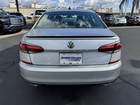 Used 2020 Volkswagen Passat 2.0T R-Line image 9