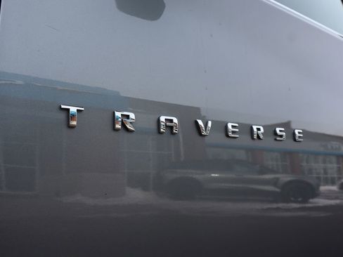 Used 2023 Chevrolet Traverse LT image 9