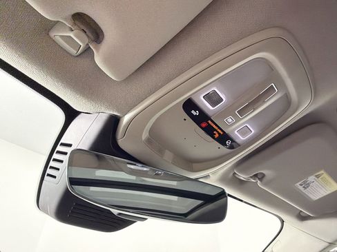 Certified 2025 Volvo XC40 B5 Core image 20