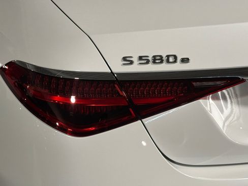New 2026 Mercedes-Benz S 580e 4MATIC Sedan image 26