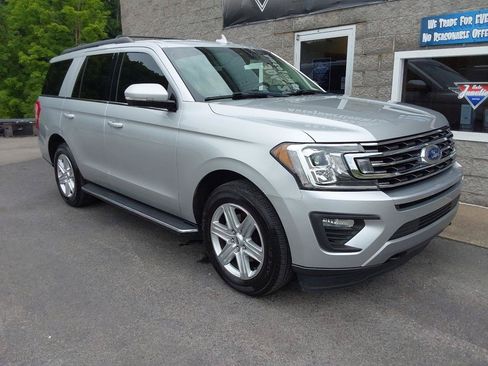 Used 2019 Ford Expedition XLT w/ Equipment Group 202A AWD/4WD image 2