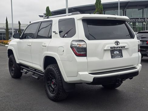 Used 2018 Toyota 4Runner TRD Off-Road Premium AWD/4WD image 4
