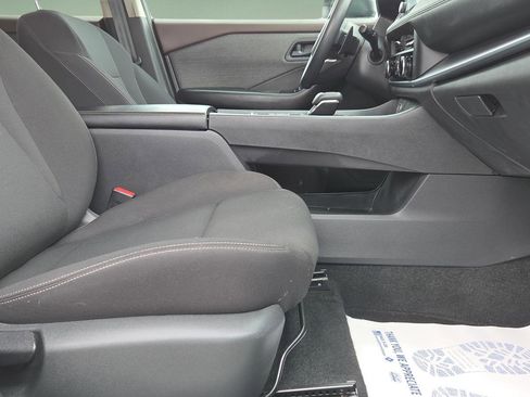 Used 2023 Nissan Rogue S image 15