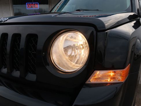Used 2015 Jeep Patriot Sport w/ Power Value Group image 35