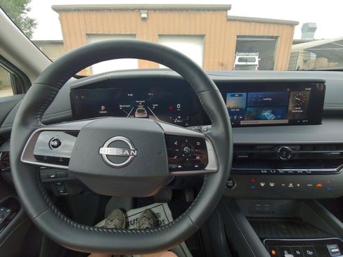 Used 2025 Nissan Murano SV AWD/4WD image 14