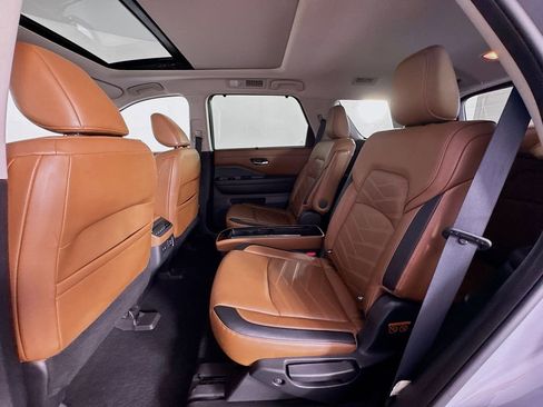 Used 2022 Nissan Pathfinder Platinum w/ Lighting Package (N93) image 23