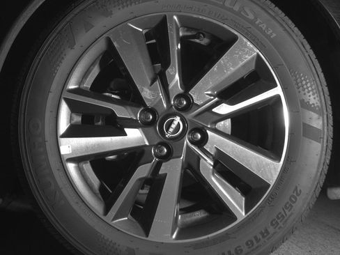 Used 2025 Nissan Versa SV image 12