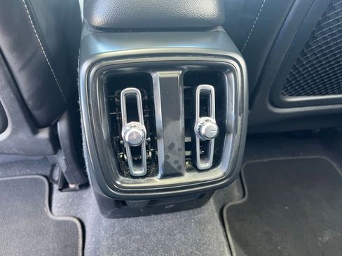 Used 2024 Volvo XC40 B5 Core AWD/4WD image 24