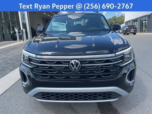 New 2026 Volkswagen Atlas Peak Edition image 2